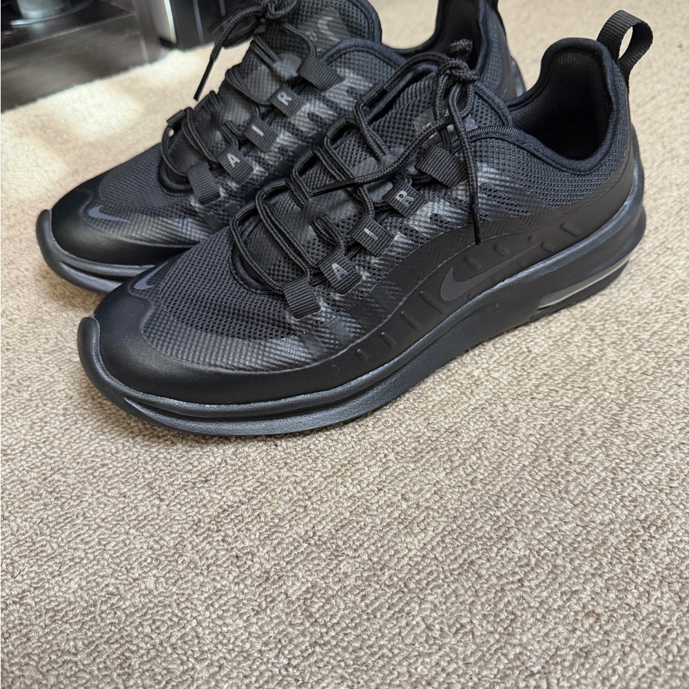 Nike  Black Mesh Sneakers